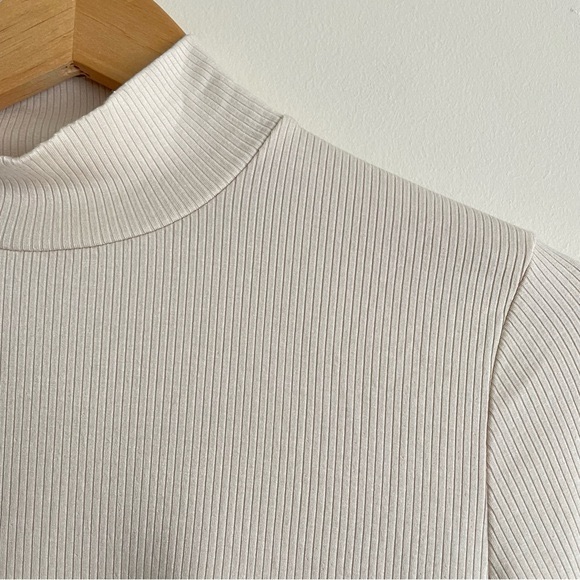 Vince Ribbed Mock Neck Long Sleeve Tee in Blanc - Picture 5 of 11